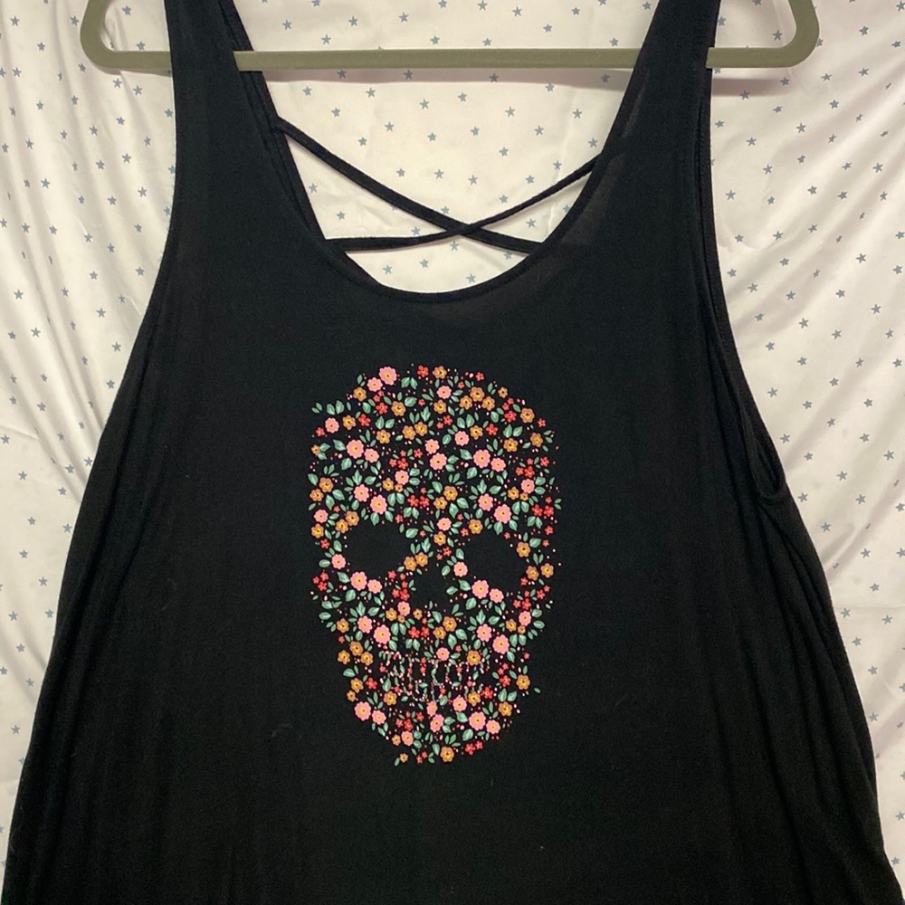 Used, like new, black floral skull Torrid tank top size 0